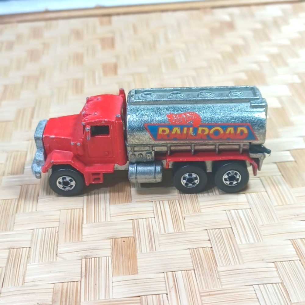 Hot Wheels 1950s Vintage Die Cast Chunky Tanker Truck